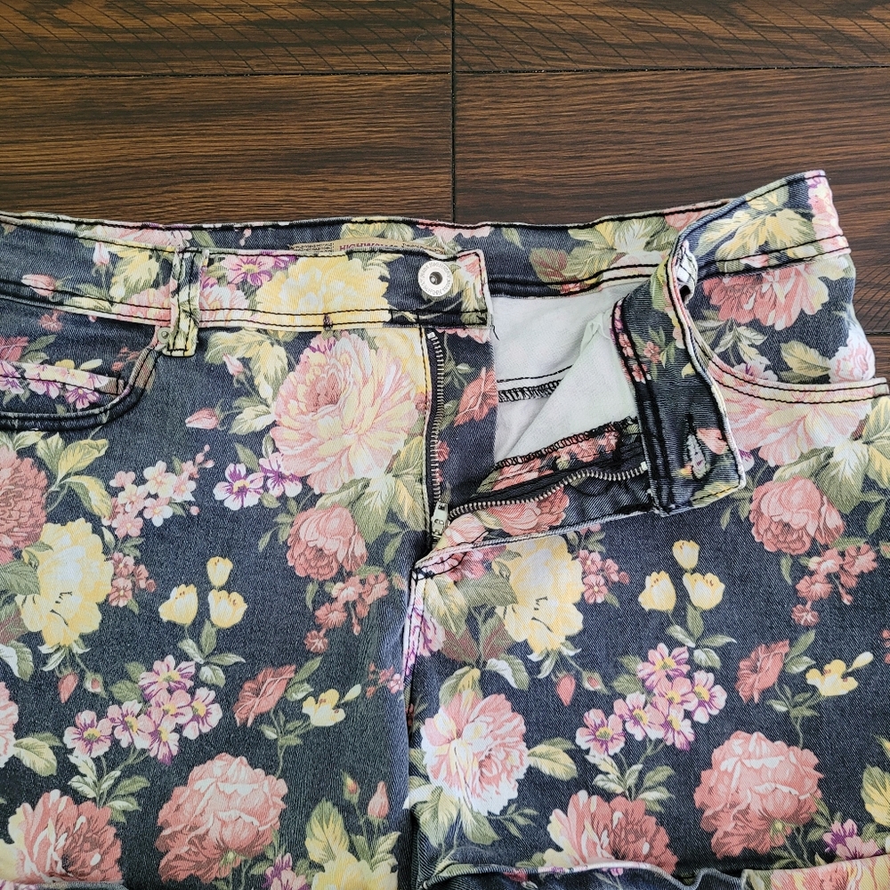 HIGHWAY JEANS Women's Shorts Size 18 Denim Streach Floral Cottagecore - Picture 7 of 9